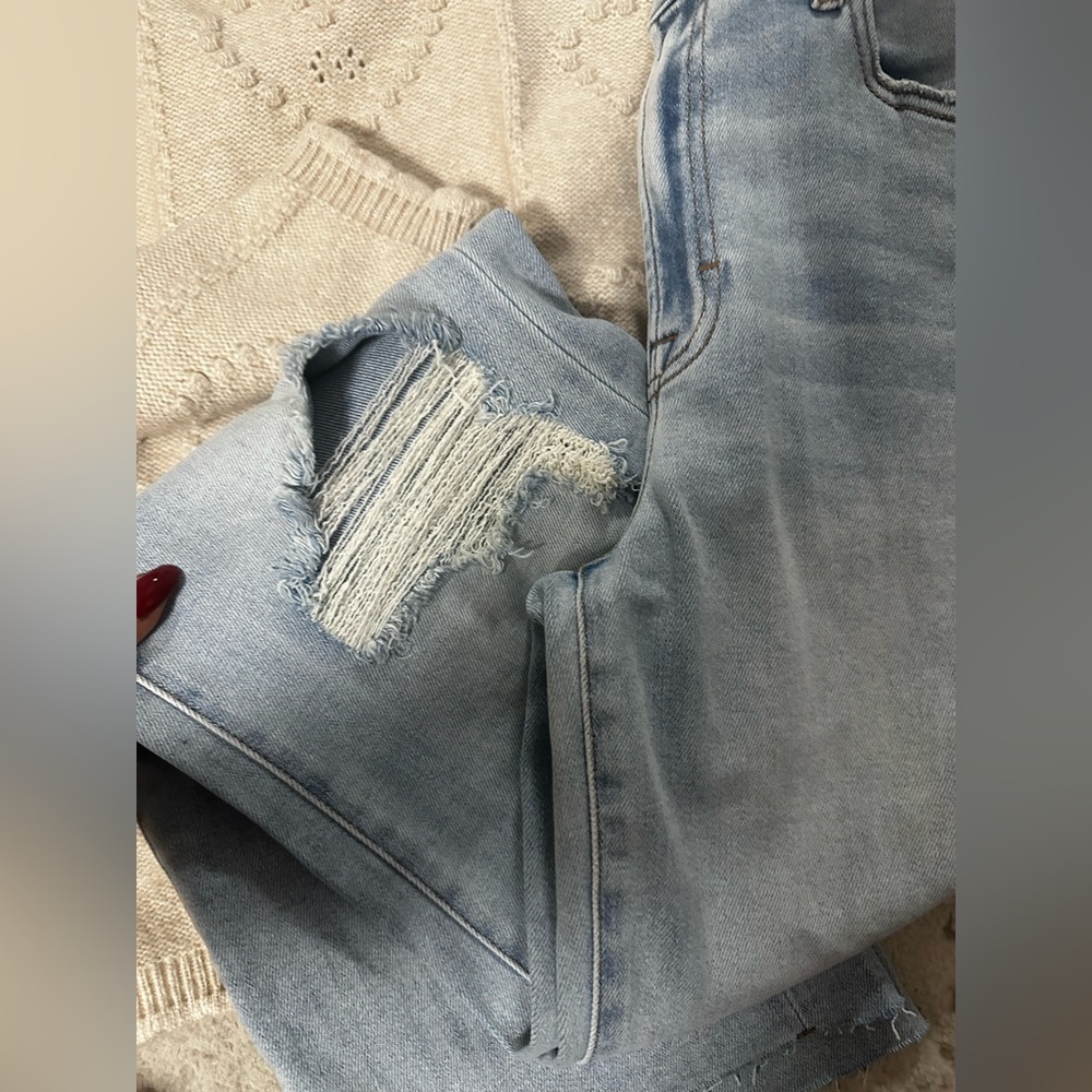 New🩷 Soft Light Wash High-Rise Wide Straight Jeans - Picture 6 of 11
